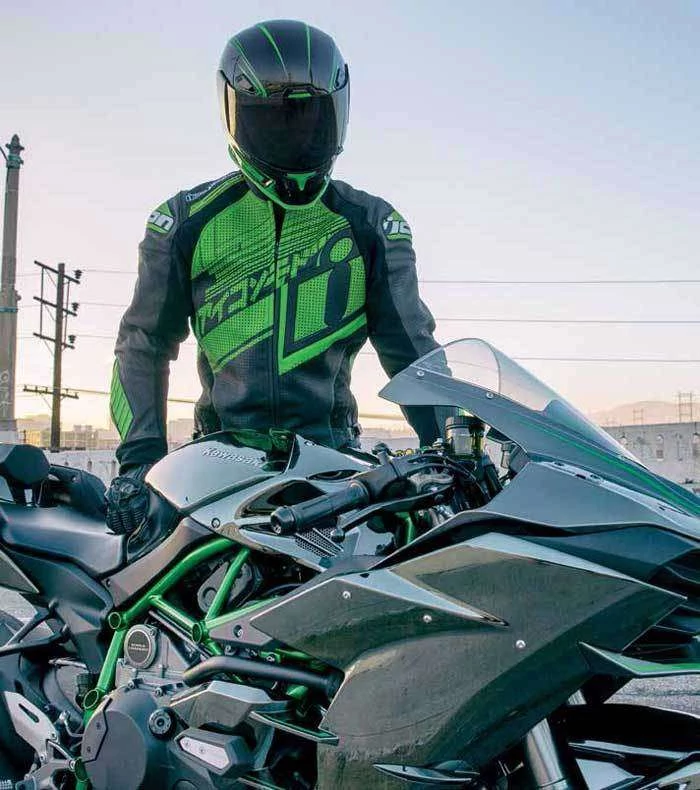 Мотоэкипировка Kawasaki
