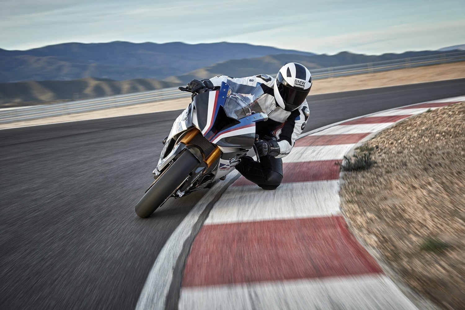 Самый дорогой мотоцикл BMW: почему HP4 RACE называют инженерным  совершенством